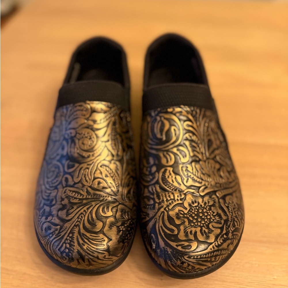 Alegria Keli Pro Womens Size EU 39 US 9 Black Gold Floral Clog Work Shoes